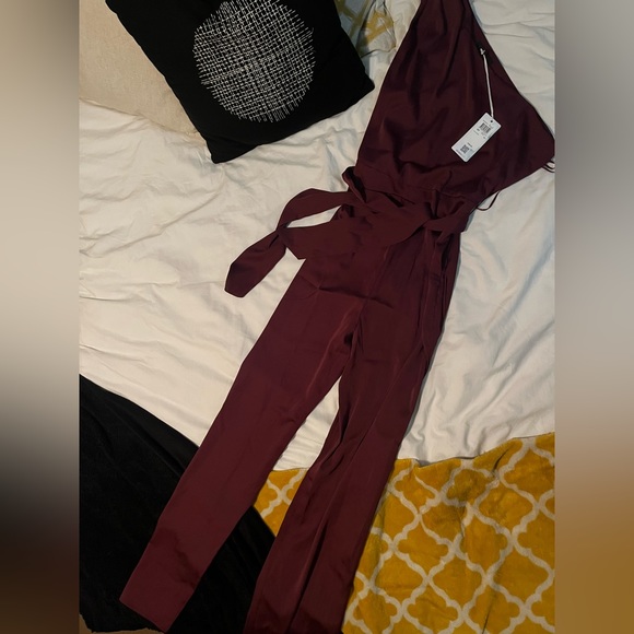 GUESS Tari jumpsuit size small. Bnwt - Picture 3 of 4